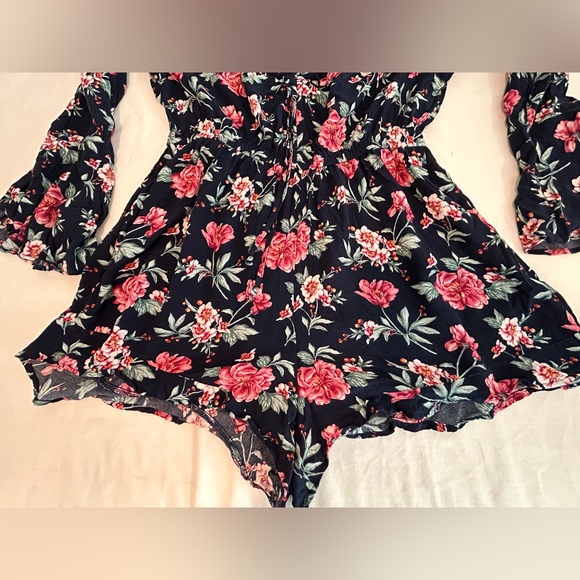 American Eagle navy blue floral romper. - Picture 11 of 12